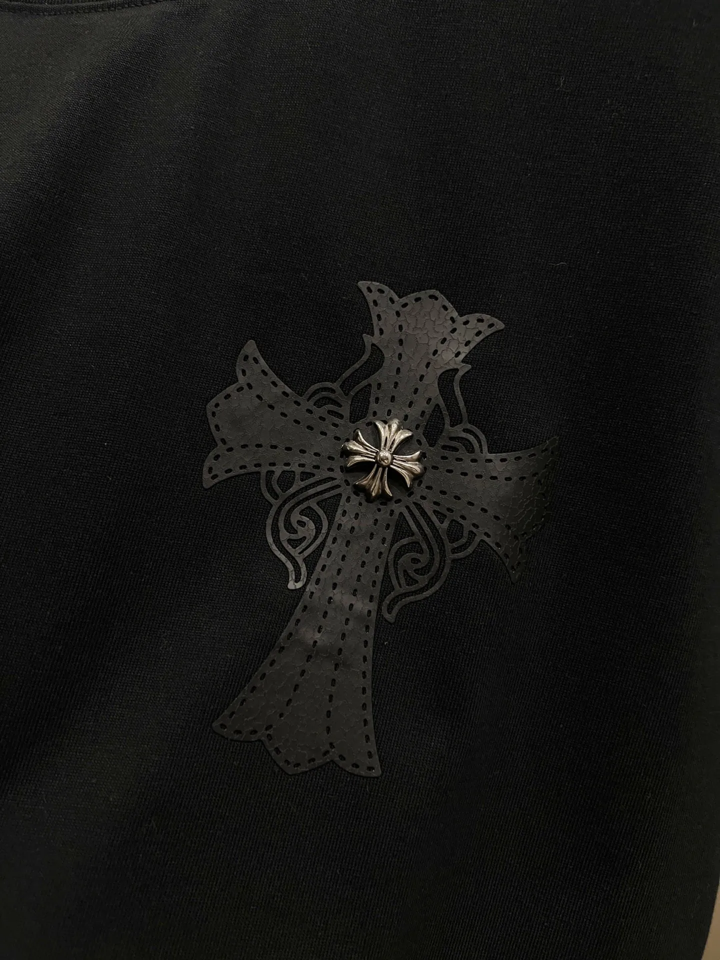 🅿️190 CH Crow 2025 Autumn and Winter New Short-sleeved T-shirt Cross leather craft Customized hardware metal + Middle Eastern Australian diamond design craft The real thing is great🔥Same style for men and women, loose version Size S M L XL XXL Five sizes black white